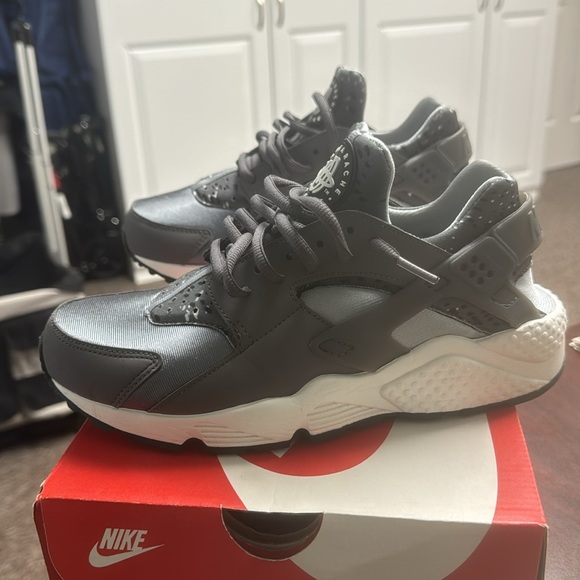 Women’s Air Huarache Run Print - Picture 2 of 7